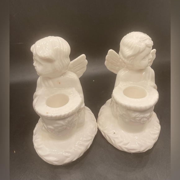 Vntg 5’ porcelain cherub angel figurine candlestick holder set 3.5’ round base - Picture 9 of 11